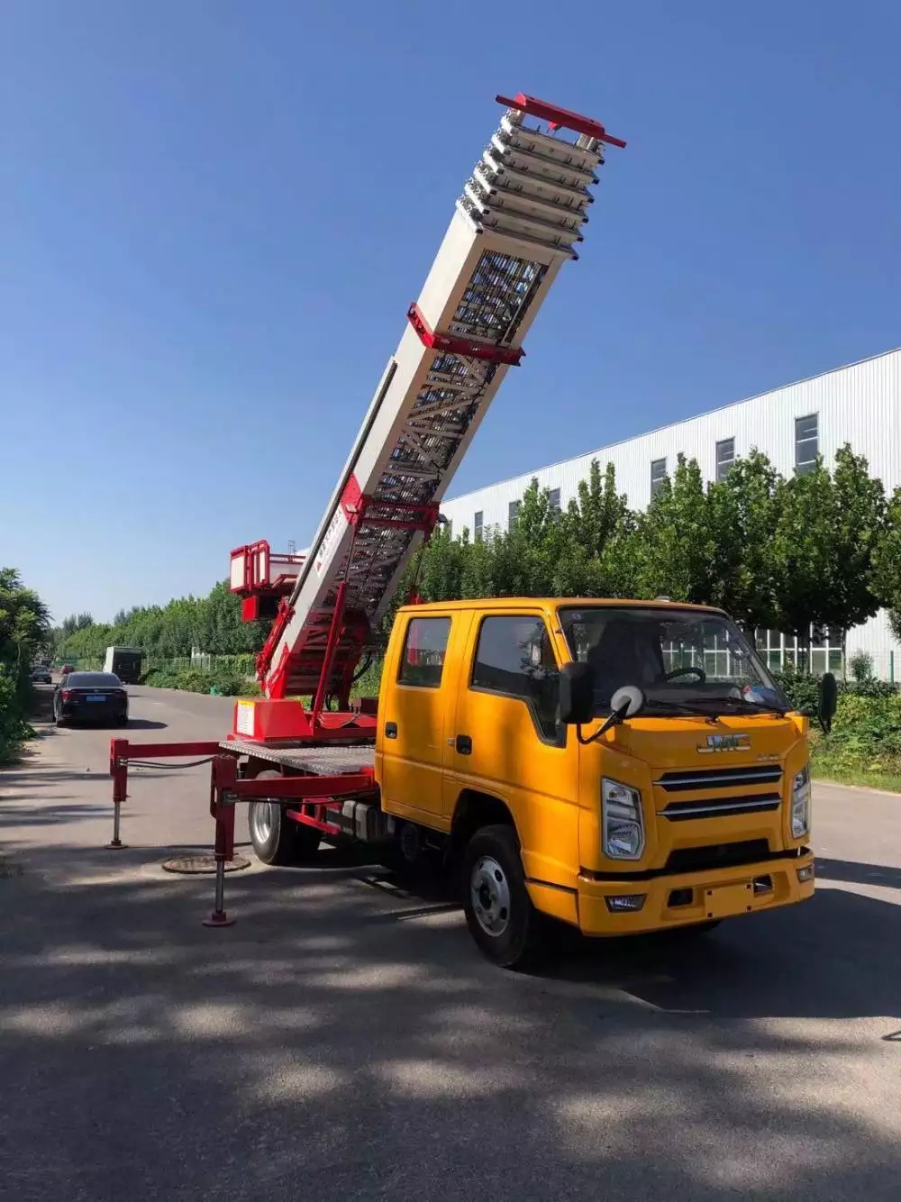 陵城附近的云梯车出租服务：轻松解决高空作业需求